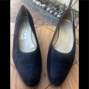 Ferragamo vintage pumps- short square heel